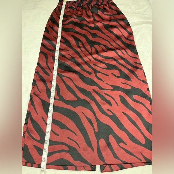 Zara Women’s Midi Animal Print Satin High Back Slit Skirt Black/Burgundy Size XS - Picture 9 of 10